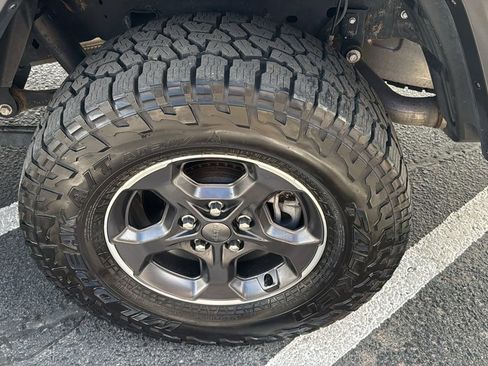 Used 2020 Jeep Gladiator Overland w/ Popular Equipment Package AWD/4WD image 15