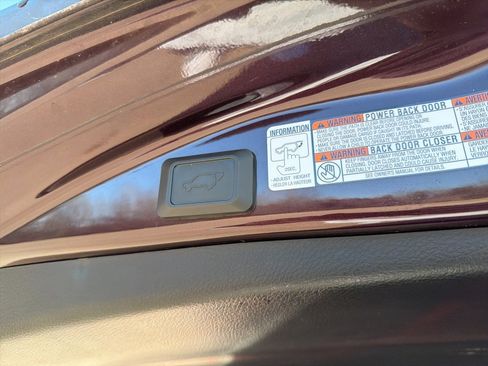 Used 2018 Toyota RAV4 Limited image 7