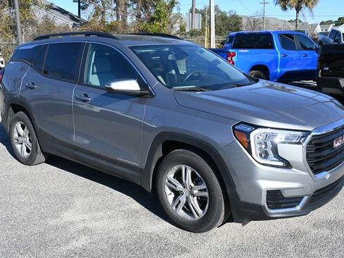 Used 2023 GMC Terrain SLE w/ Driver Convenience Package image 7