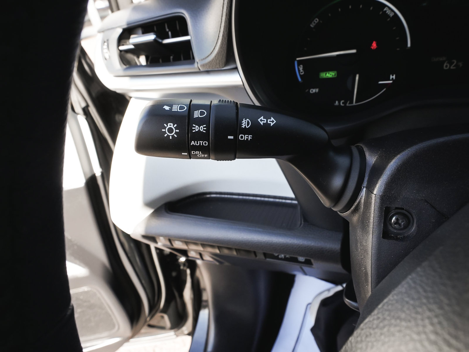 Used 2025 Toyota Sienna XLE FWD image 27