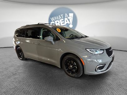 Used 2022 Chrysler Pacifica Touring-L