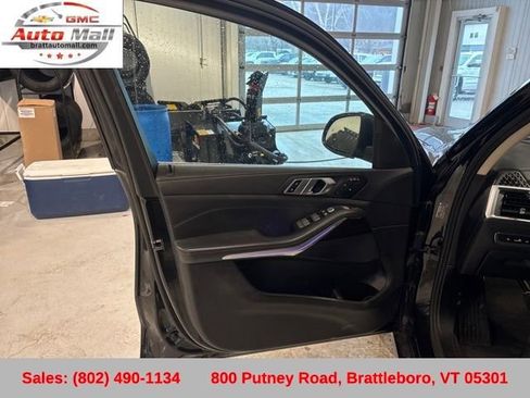 Used 2024 BMW X7 xDrive40i w/ Climate Comfort Package image 11