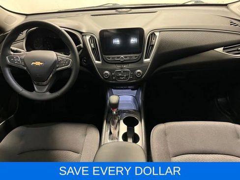 Used 2025 Chevrolet Malibu RS FWD image 2