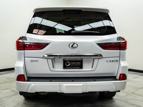 Used 2018 Lexus LX 570 4WD image 9