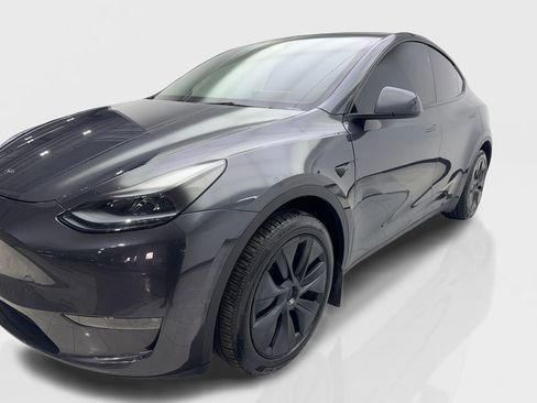 Used 2024 Tesla Model Y Long Range image 11