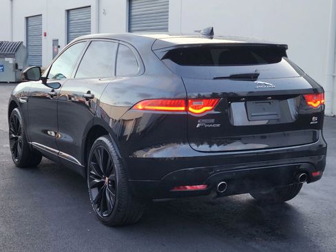 Used 2017 Jaguar F-PACE S image 3