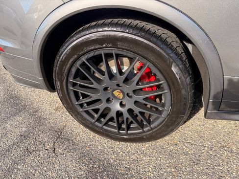 Used 2016 Porsche Cayenne GTS image 21
