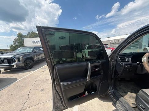 Used 2020 Toyota 4Runner SR5 AWD/4WD image 26