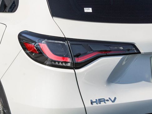 Used 2025 Honda HR-V Sport image 10