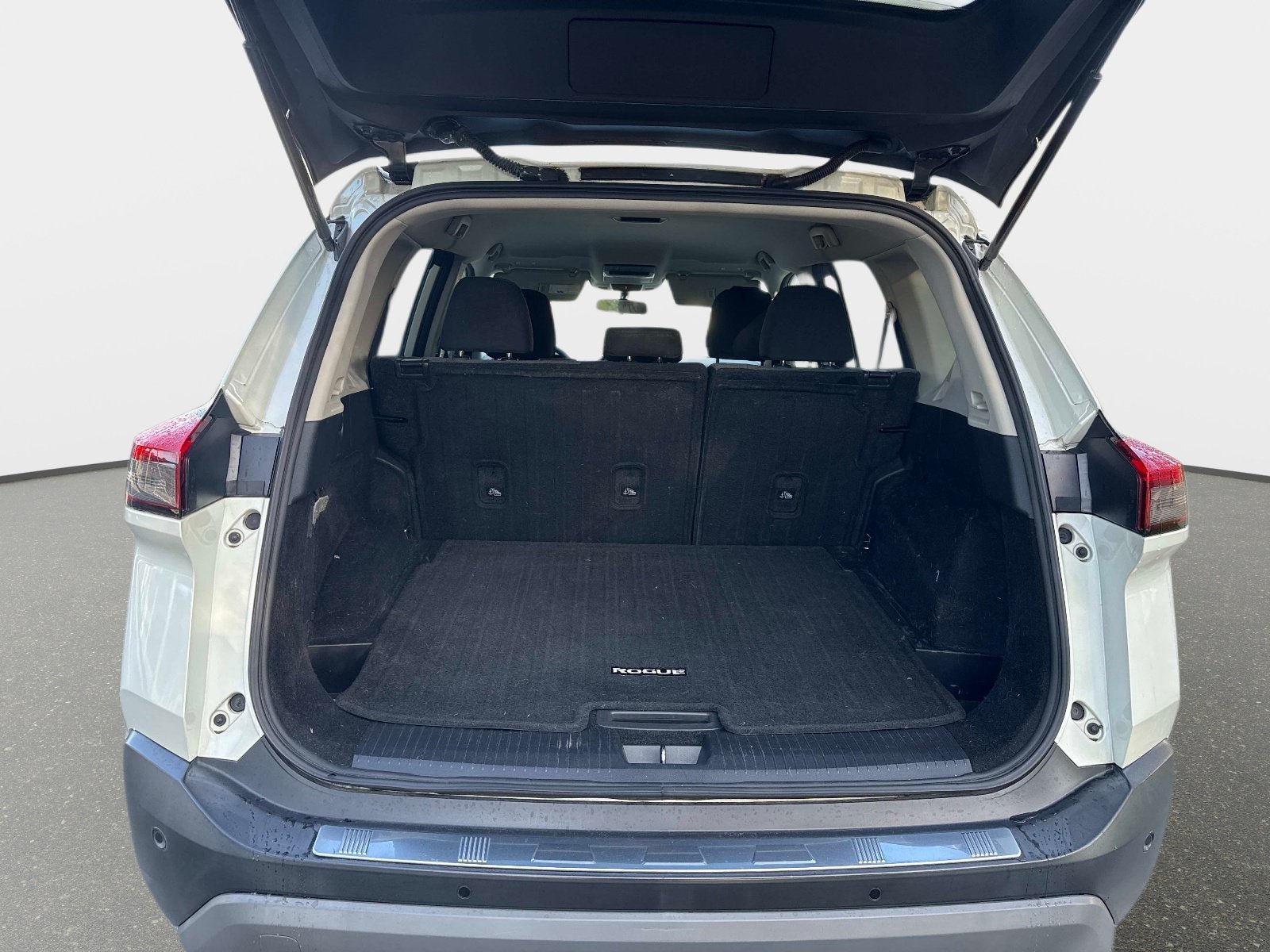 Certified 2021 Nissan Rogue SV FWD image 14