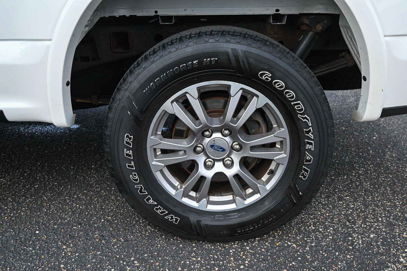 Used 2019 Ford F150 Lariat w/ Trailer Tow Package AWD/4WD image 13