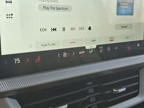 Used 2025 Ford Explorer Active image 25