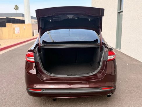 Used 2017 Ford Fusion SE w/ Fusion SE Technology Package image 25