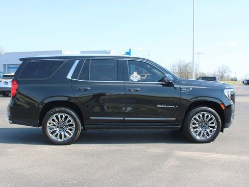 Used 2023 GMC Yukon Denali Ultimate w/ LPO, Floor Liner Package AWD/4WD image 11