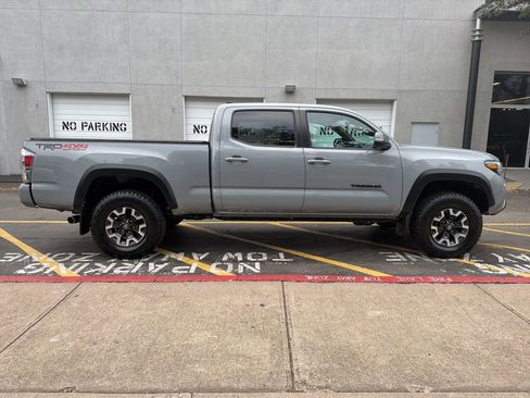 Used 2020 Toyota Tacoma TRD Off-Road w/ Technology Package image 9