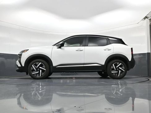 Used 2025 Nissan Kicks SV FWD image 19