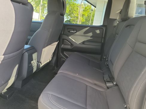 Used 2022 Nissan Frontier SV image 12