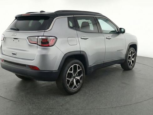 Used 2025 Jeep Compass Limited image 9