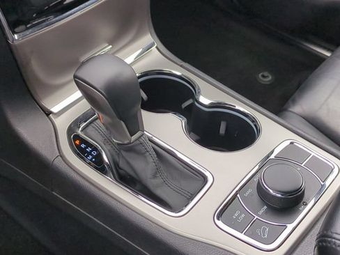 Used 2019 Jeep Grand Cherokee Limited AWD/4WD image 9