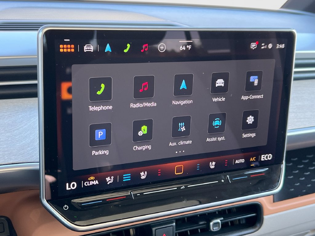 Used 2025 Volkswagen ID. Buzz 1st Edition AWD/4WD image 19