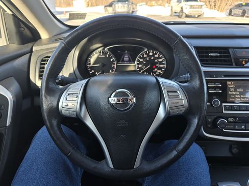 Used 2017 Nissan Altima 2.5 SV w/ Convenience Package image 18