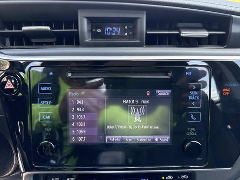 Used 2018 Toyota Corolla SE FWD image 28