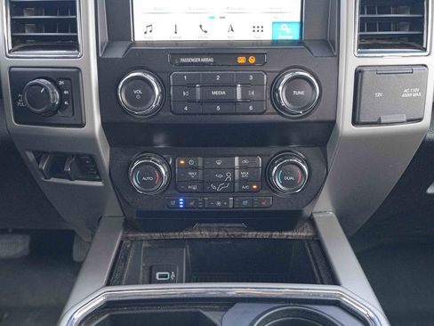 Used 2019 Ford F250 Lariat w/ Lariat Ultimate Package AWD/4WD image 28