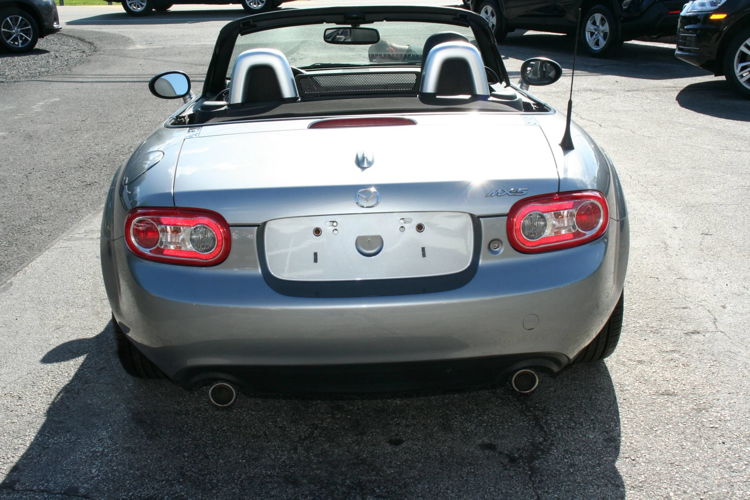 Used 2012 MAZDA MX-5 Miata Grand Touring w/ Premium Pkg RWD image 18