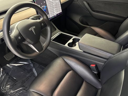 Used 2021 Tesla Model Y Long Range AWD/4WD image 4