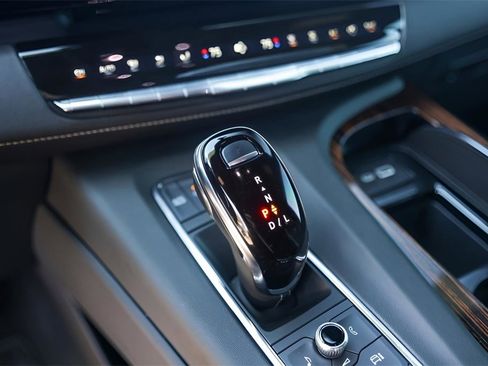 Used 2024 Cadillac Escalade ESV Premium Luxury w/ Performance Package image 20