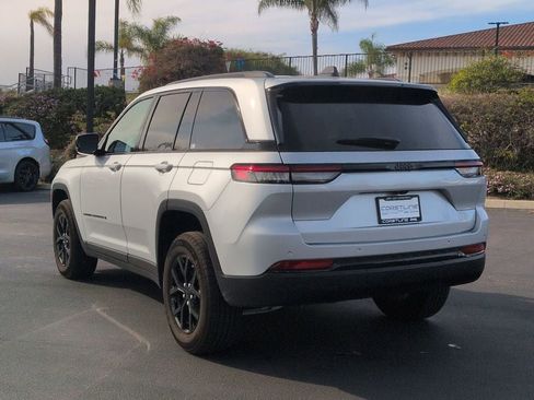 New 2025 Jeep Grand Cherokee Laredo image 7