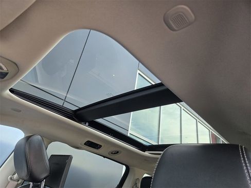 Used 2022 Chrysler Pacifica Limited w/ Uconnect Theater Family Group image 21