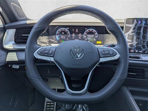 New 2026 Volkswagen Tiguan SE R-Line FWD image 15