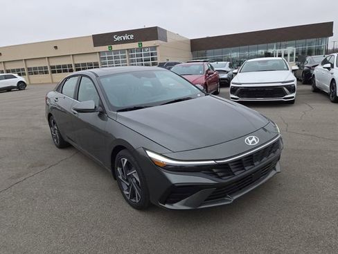 New 2026 Hyundai Elantra Limited FWD image 4