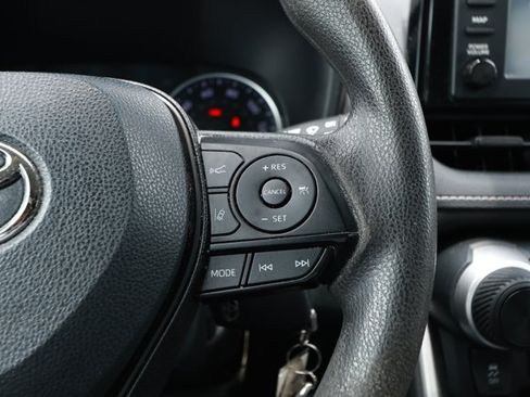 Used 2019 Toyota RAV4 LE FWD image 14