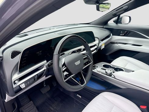 New 2025 Cadillac Lyriq Luxury image 9