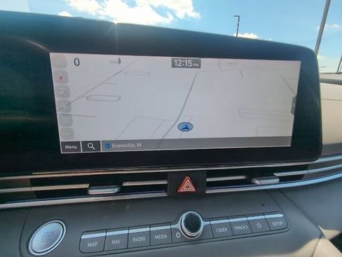 Used 2025 Hyundai Elantra SEL FWD image 13