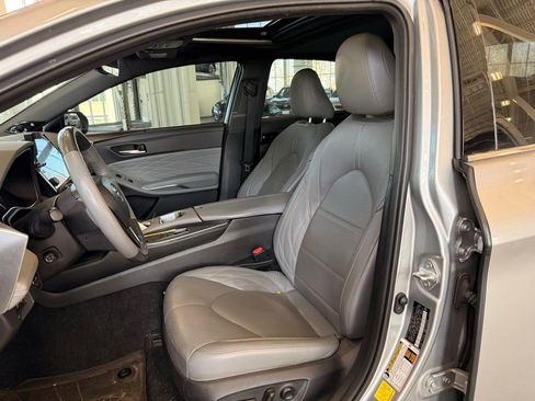Used 2022 Toyota Avalon Limited w/ Advanced Safety Package image 9