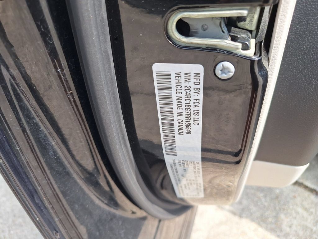 Used 2024 Chrysler Pacifica Touring-L FWD image 32