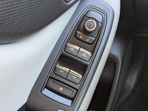 Used 2020 Subaru Forester Premium image 29