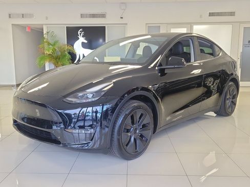 Used 2025 Tesla Model Y Long Range RWD image 31