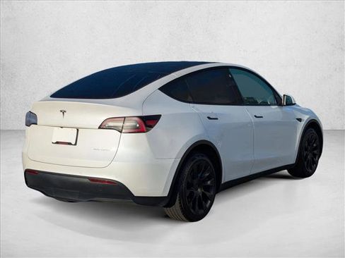 Used 2021 Tesla Model Y Long Range image 5