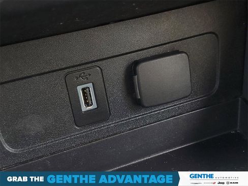 Used 2017 Ford Escape SE w/ Equipment Group 201A image 21