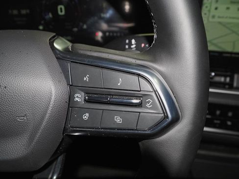 Used 2025 Chevrolet Equinox LT image 29