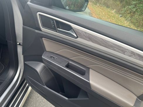 Used 2021 Volkswagen Atlas Cross Sport SE image 34