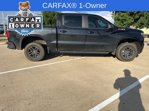 Used 2021 Chevrolet Silverado 1500 LT Trail Boss w/ Convenience Package II AWD/4WD image 2