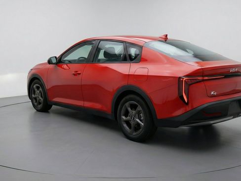 Used 2025 Kia K4 LXS image 6