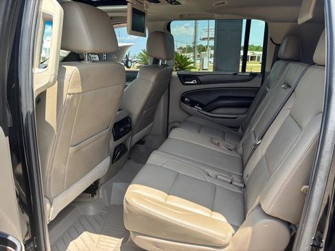 Used 2017 Chevrolet Suburban LT w/ Luxury Package RWD image 14