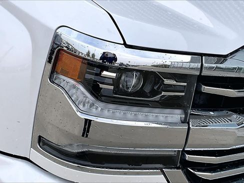 Used 2018 Chevrolet Silverado 1500 High Country image 26