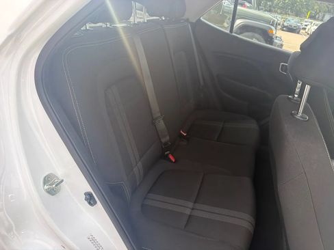 Used 2020 Hyundai Venue SEL FWD image 17